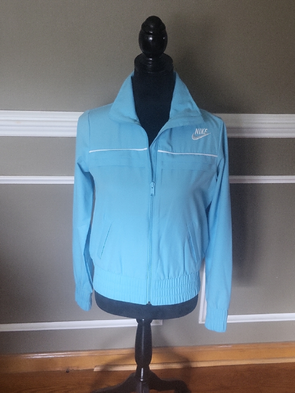 Nike Women's Sky Blue Full-Zip Windbreaker Jacket Size Small